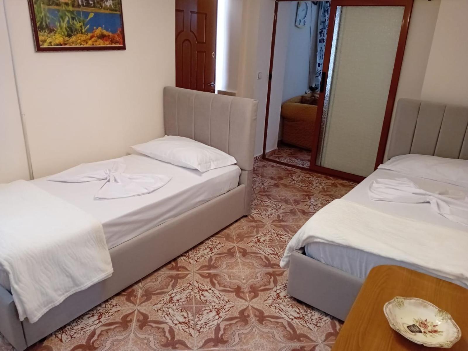 Gogo'S Sea Side Apartment Sarandë Exteriör bild