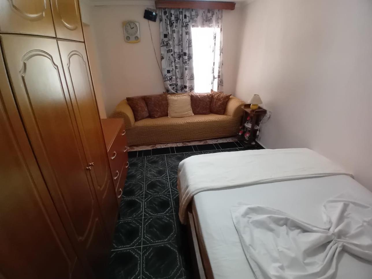 Gogo'S Sea Side Apartment Sarandë Exteriör bild
