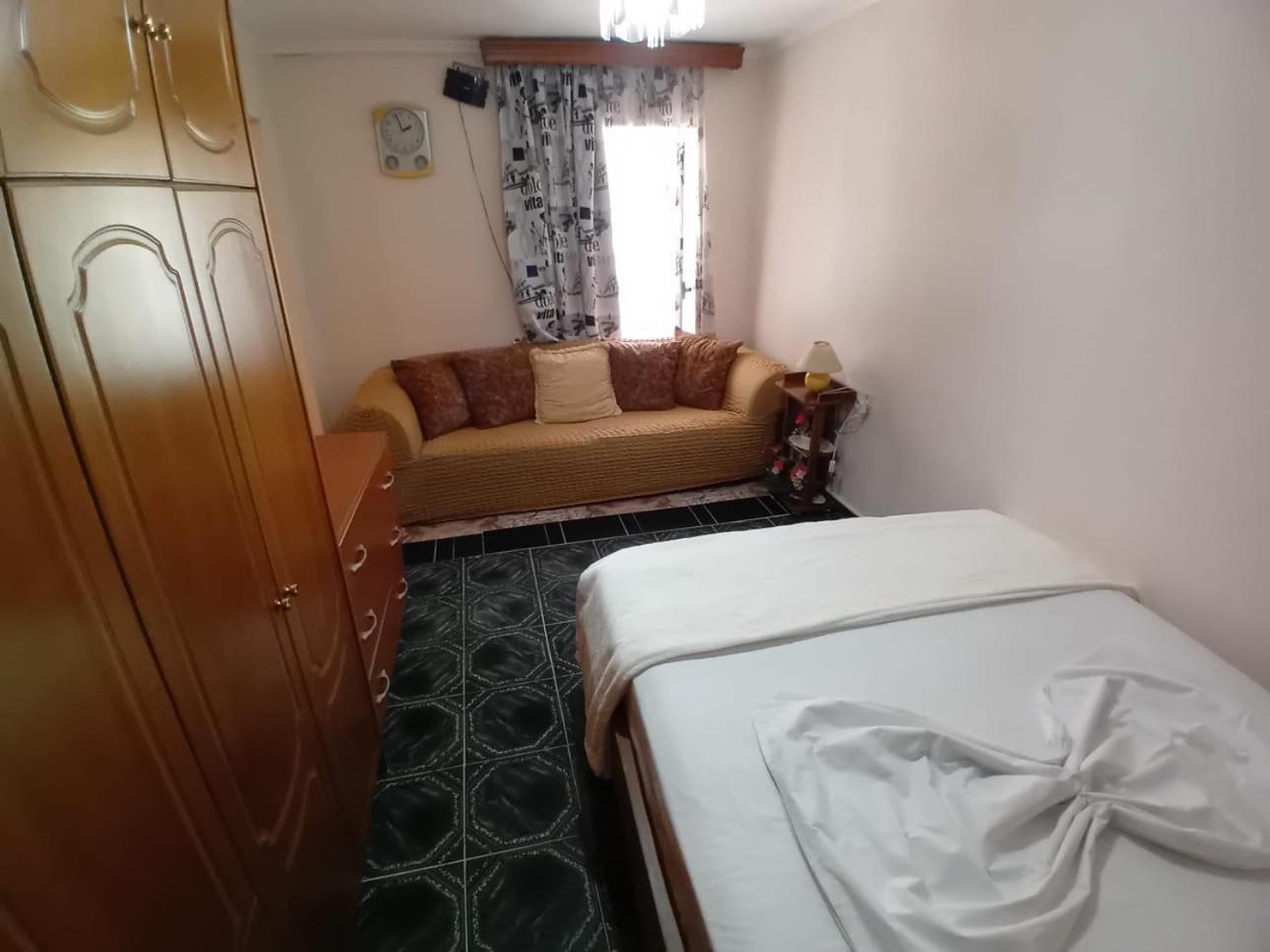 Gogo'S Sea Side Apartment Sarandë Exteriör bild